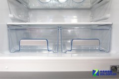 冰箱冷藏室内空间特写