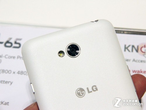 LG G65后置500万像素摄像头