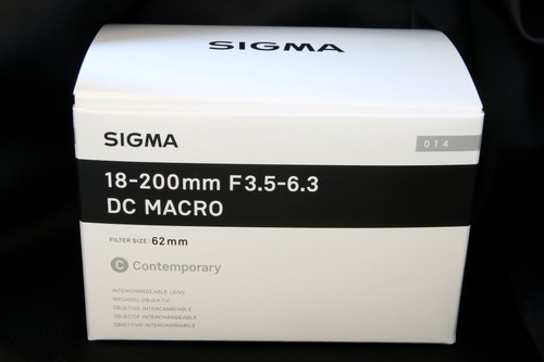 适马18-200mm F3.5-6.3 DC MACRO OS HSM（C)镜头实物图