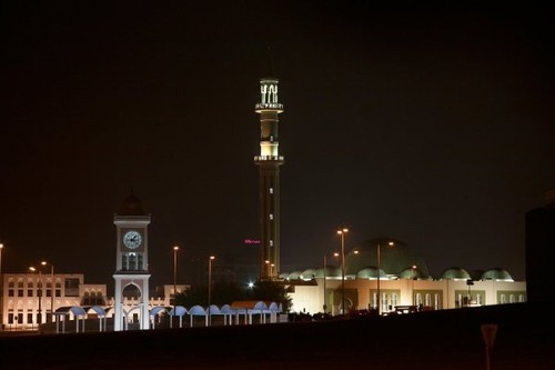 今天的钟楼，过去清真寺和现在Emir宫相比也是相形见绌
