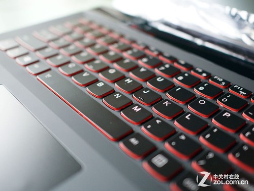 独特设计黑红主题巧克力键盘