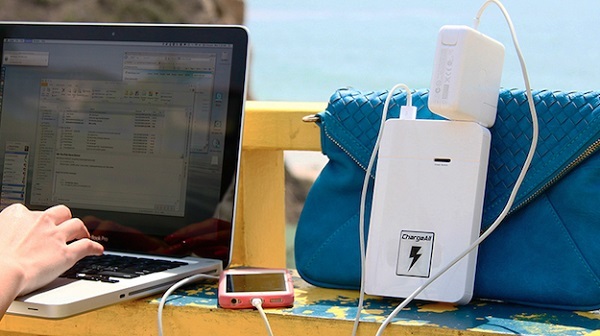 “ChargeAll”移动电源能为笔记本电脑充电（图片来自BGR）