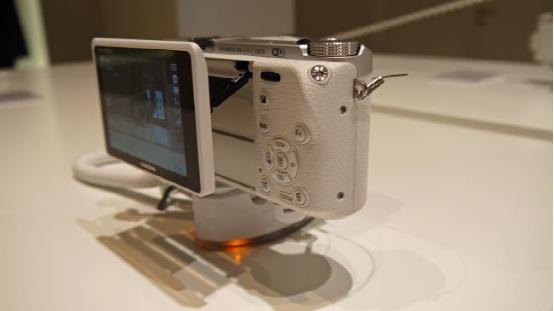三星新NX500无反相机上手：身材小巧功能强大
